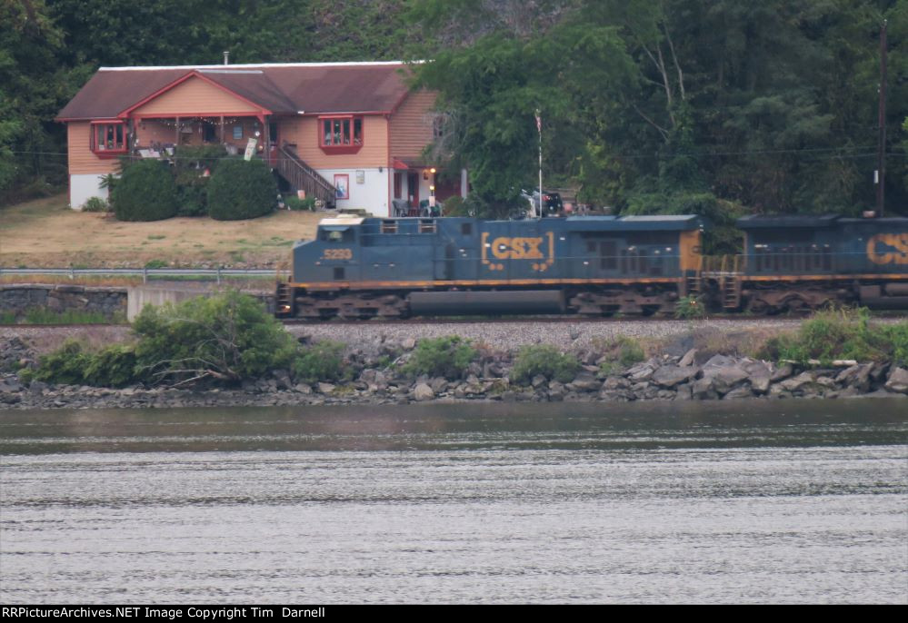 CSX 5293 leads I008